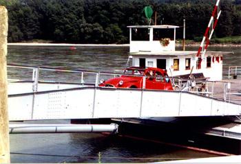 Mit der Rollfähre über die Donau
